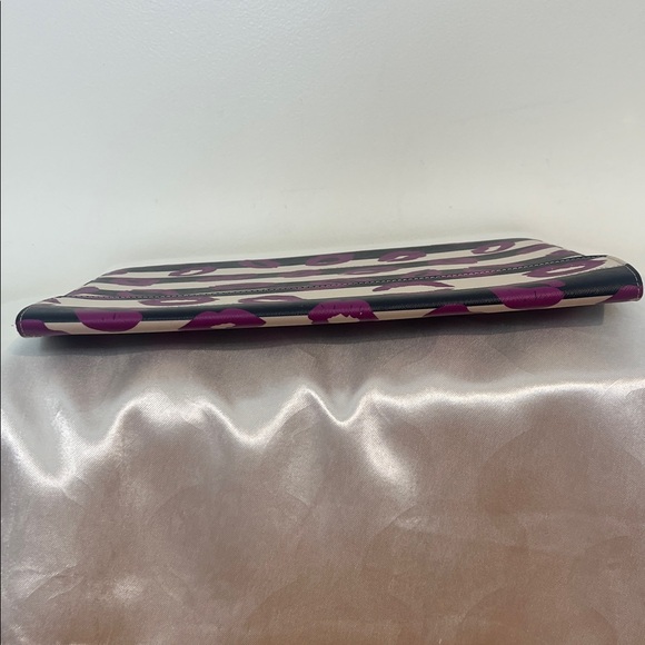 Marc by Marc Jacobs Lips iPad Case - Picture 11 of 14